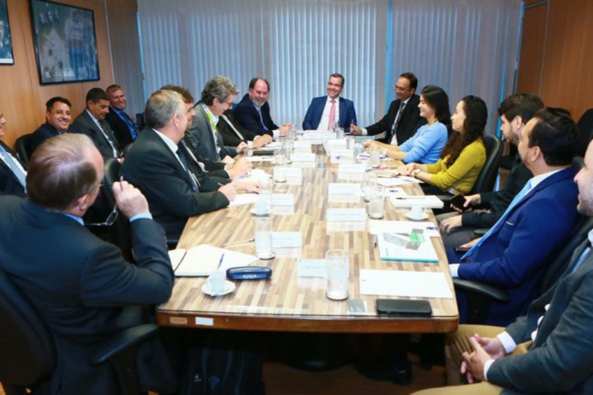 As entidades se reuniram com o ministro Alexandre Silveira