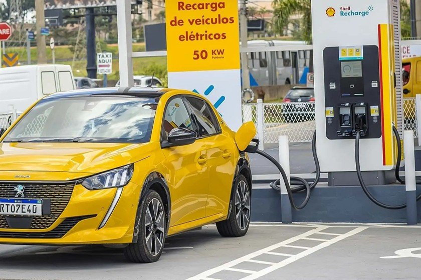 Gigante do petróleo e energia anuncia nova estratégia com foco na mobilidade elétrica