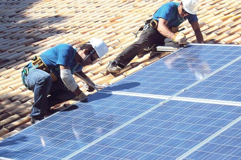 Santander oferece assinatura de energia solar para pessoas com conta de luz acima de R$ 250