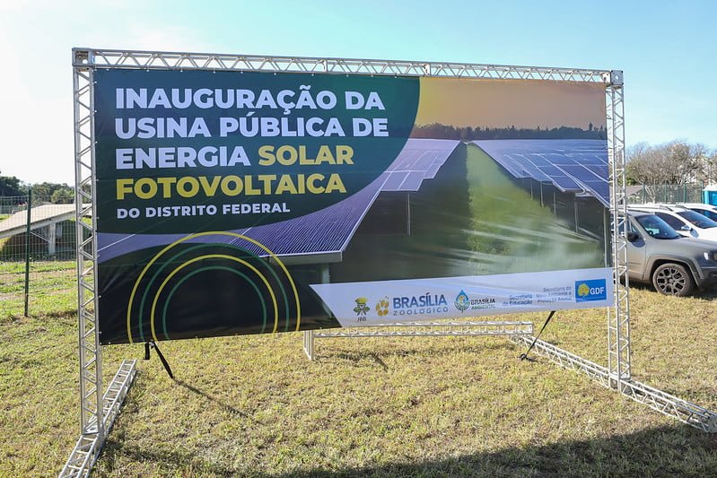 As demandas por maior economia na conta de luz e o apelo à sustentabilidade ambiental motivam milhares de pessoas a aderirem à energia solar