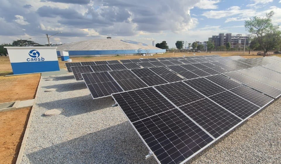 CAESB investe R$ 3.7 milhões em energia limpa e renovável