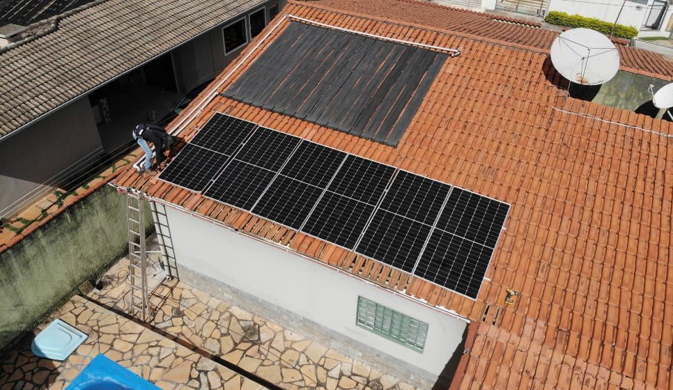 Para uma conta de R$ 400 reais é necessário um investimento de aproximadamente R$ 9 mil